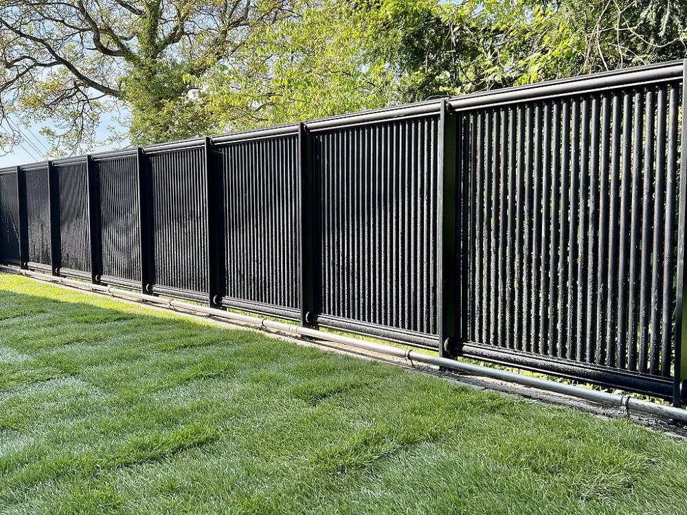 What Are the Pros and Cons of Aluminum Fencing?